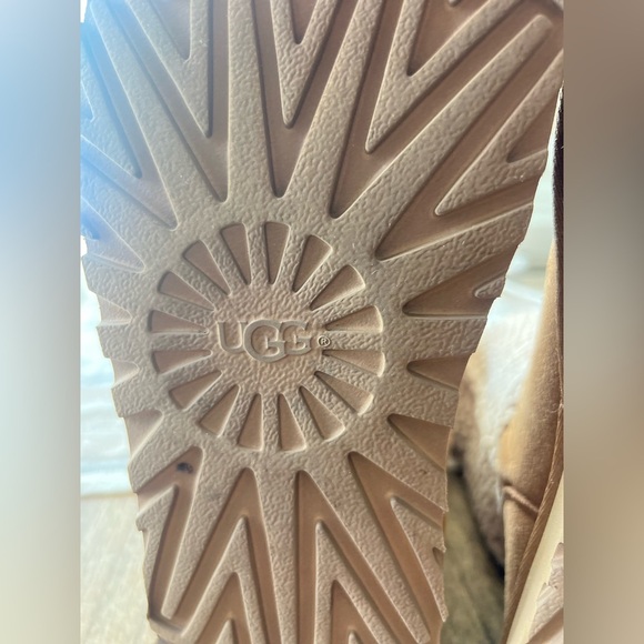 UGG Boot EUC Size 10-11 worn once LIKE NEW no tags - Picture 15 of 16